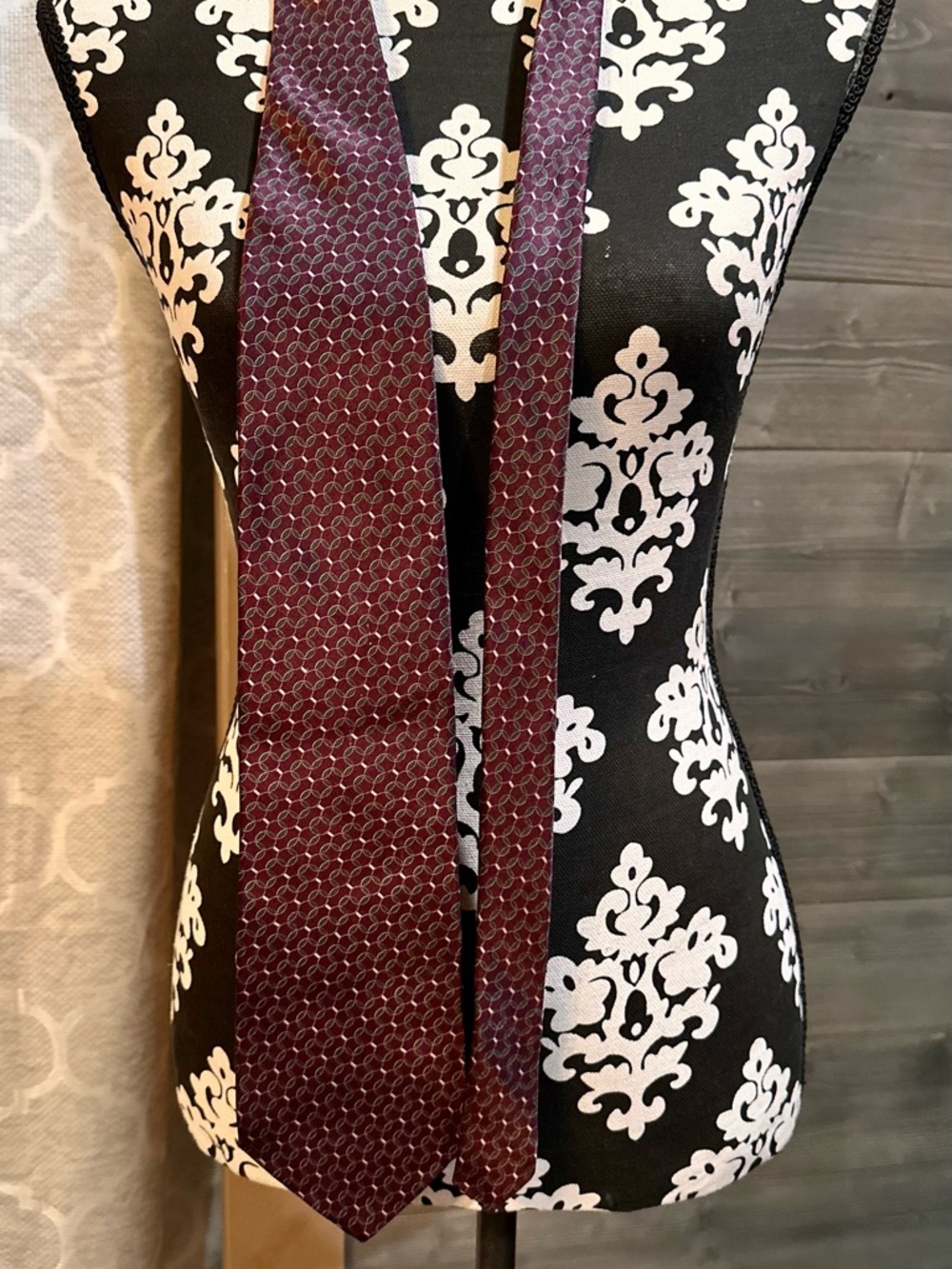 Vintage Mallory Church London Classic Burgundy Patterned Men's Silk Tie